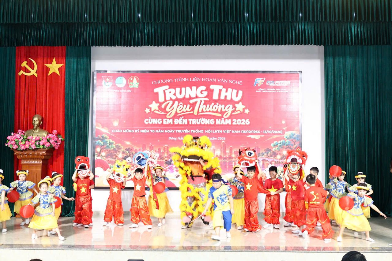 Tiết mục múa lân và văn nghệ của thiếu nhi