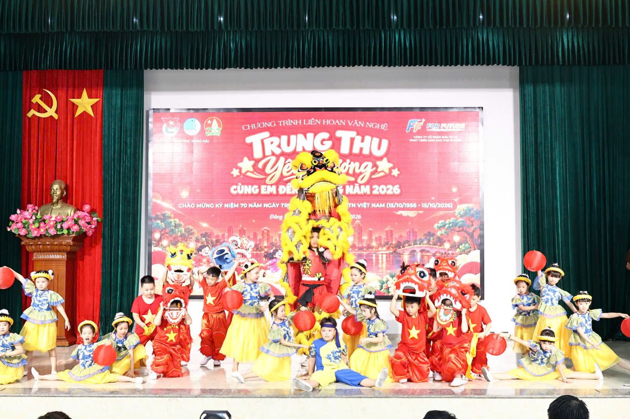 Múa lân chào mừng Trung thu