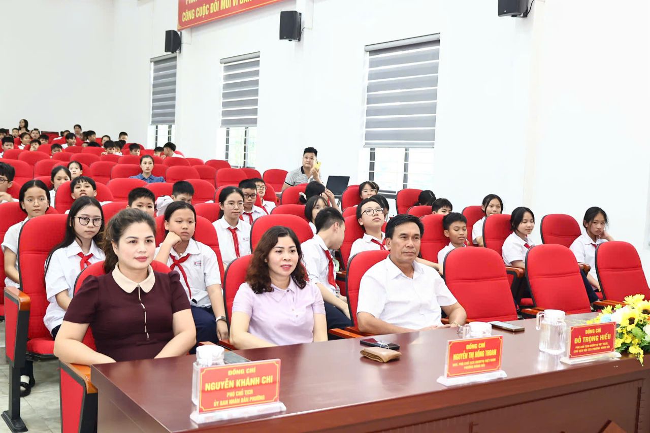 Đại biểu dự chương trình